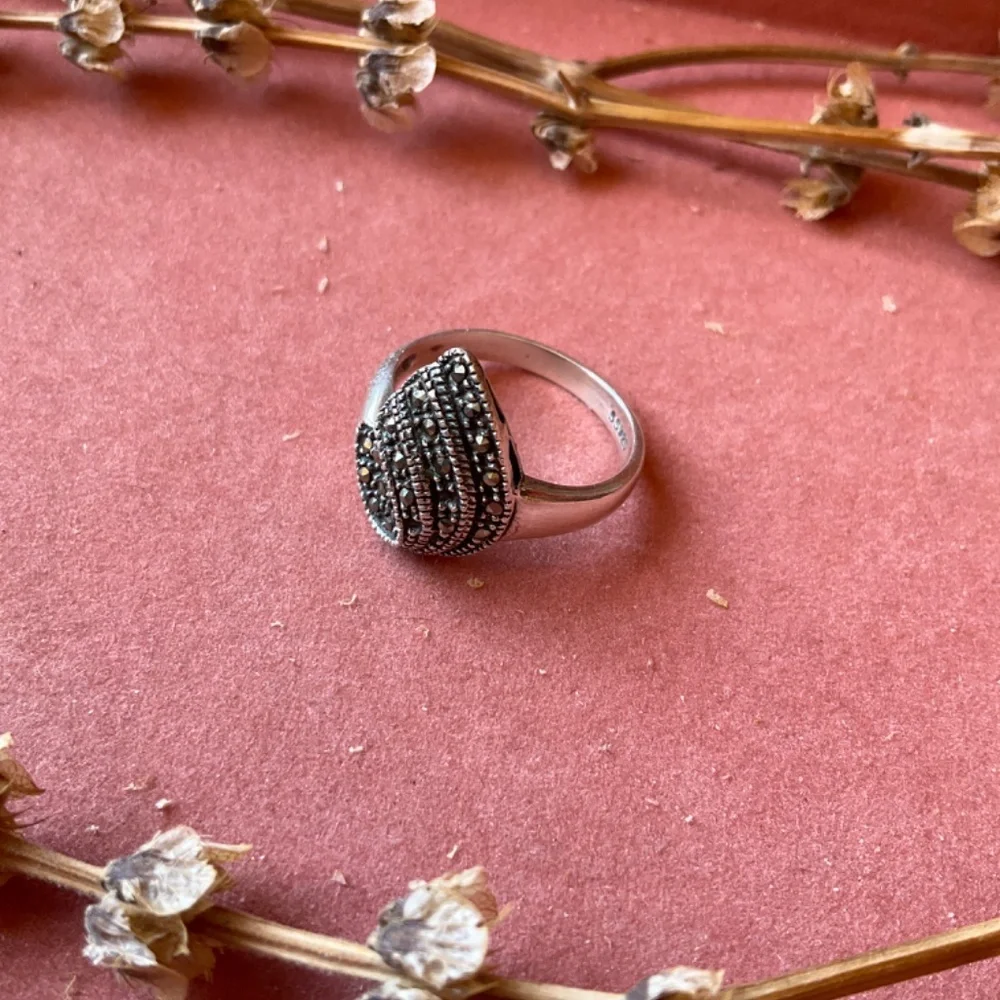 🐚 Hematite and Sterling Ring